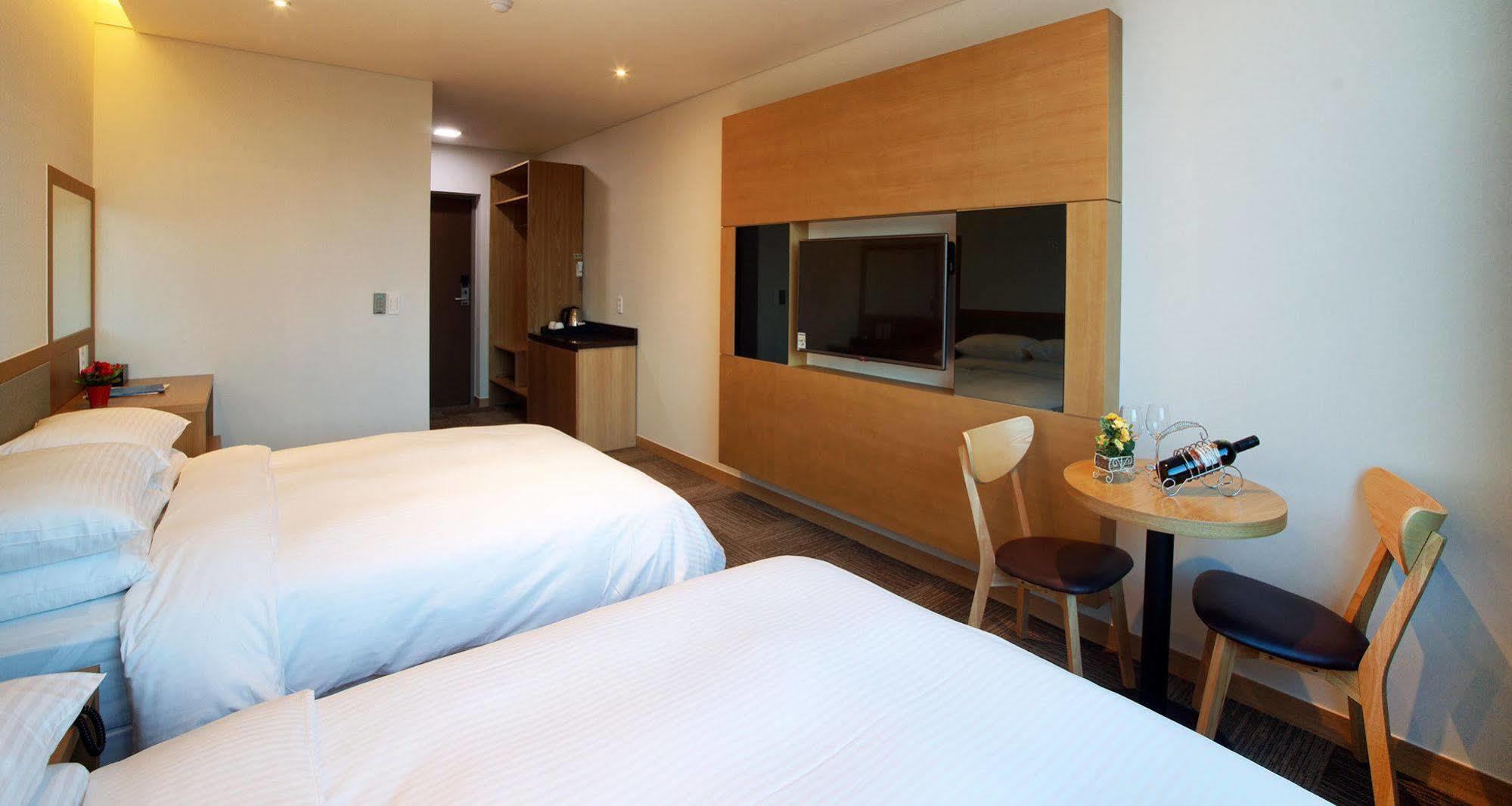 Jeju Poong Gyung Hotel Seogwipo Zewnętrze zdjęcie