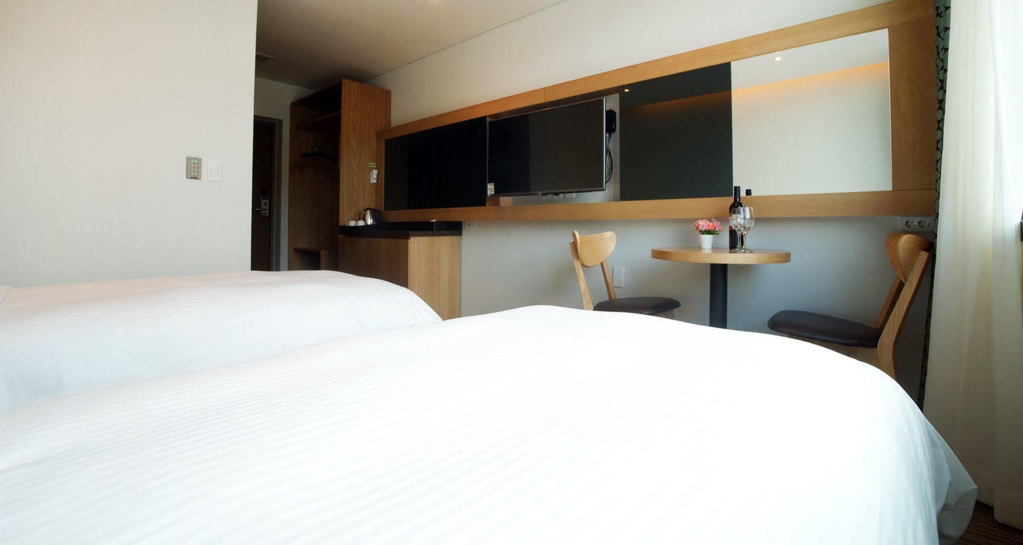 Jeju Poong Gyung Hotel Seogwipo Zewnętrze zdjęcie