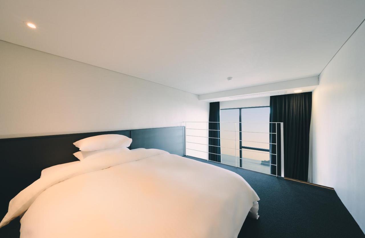 Jeju Poong Gyung Hotel Seogwipo Zewnętrze zdjęcie