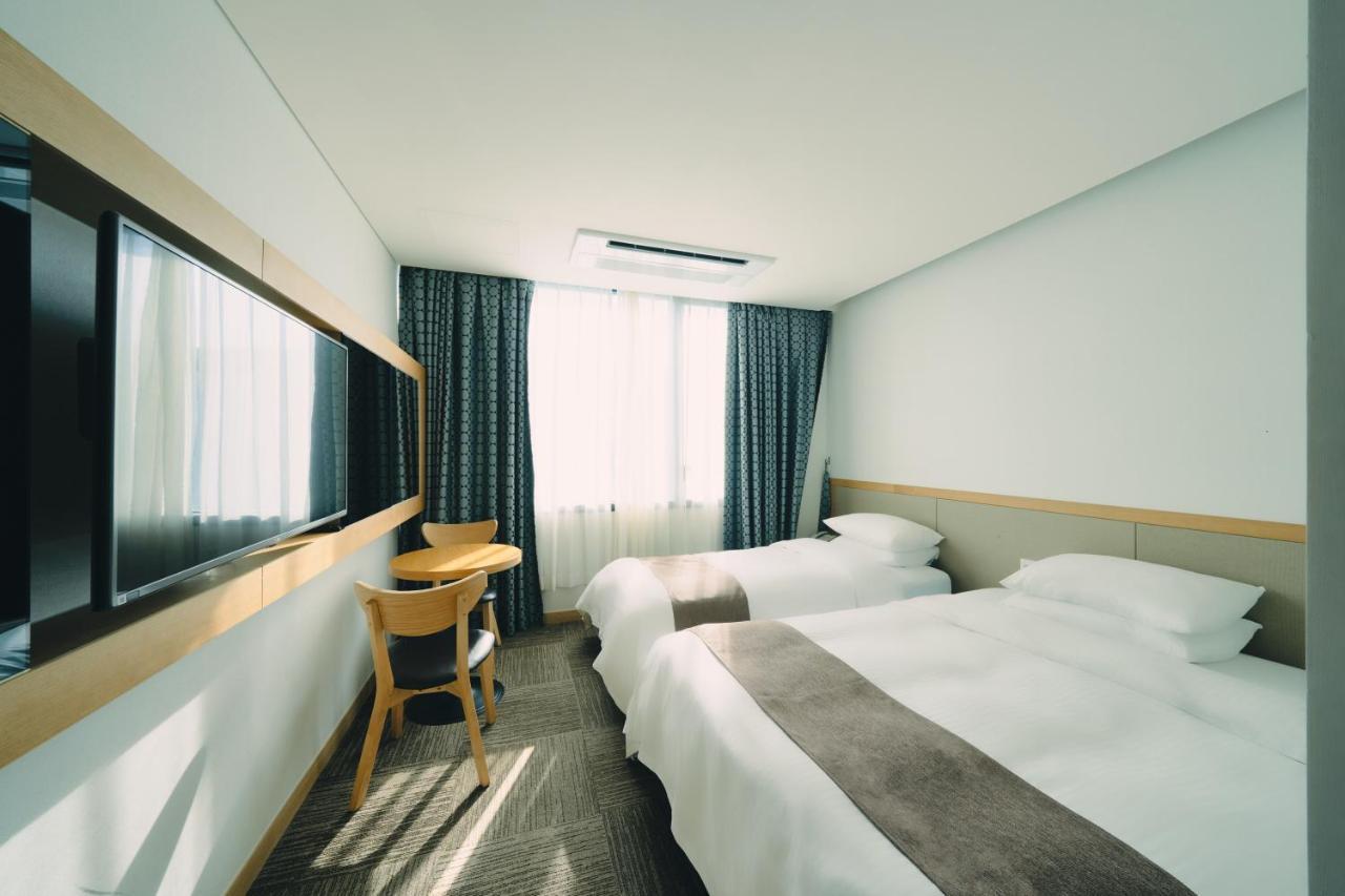 Jeju Poong Gyung Hotel Seogwipo Zewnętrze zdjęcie