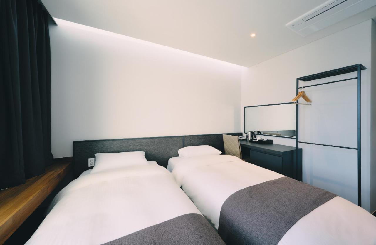 Jeju Poong Gyung Hotel Seogwipo Zewnętrze zdjęcie