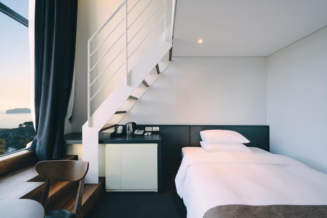 Jeju Poong Gyung Hotel Seogwipo Zewnętrze zdjęcie